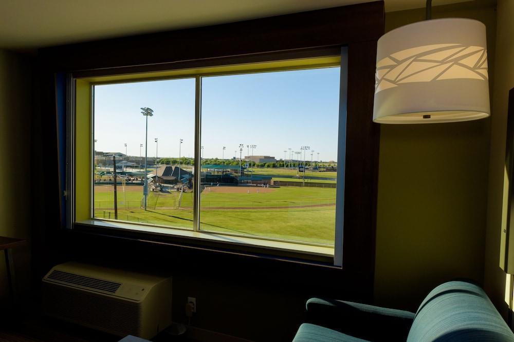 Holiday Inn Express & Suites Mckinney - Frisco East By Ihg Eksteriør billede